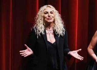 Antonella Clerici: "In menopausa è difficile perdere chili, ecco cosa mangio"