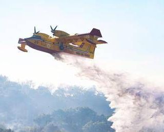 Olbia, incendio vicino all'aeroporto: voli dirottati o cancellati