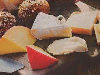 Listeriosi, ondata di casi in Francia: 2 morti. Maxi richiamo di formaggi