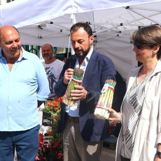 Santena (TO): domenica 19 maggio la premiazione del contest "Il fascino dell'Asparago e dei Fiori eduli". Le ricette finaliste.