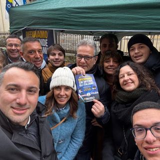 Busto, nuovo gazebo della Lega a sostegno delle forze dell’ordine Busto, nuovo gazebo della Lega a sostegno delle forze dell’ordine