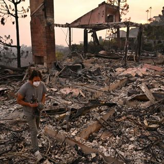 Incendio a Los Angeles, Biden: "Una scena di guerra". Danni stimati in 150 miliardi