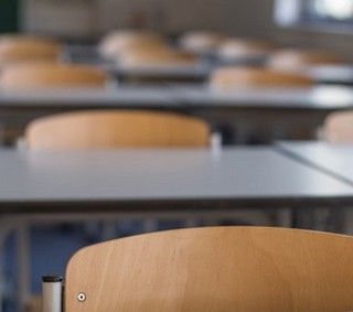 Caronno Pertusella, ladri alla mensa scolastica: via i pasti dei bambini per una settimana