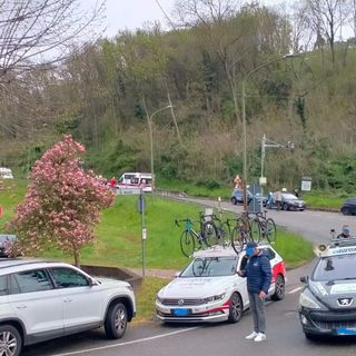 Il luogo dov'è avvenuto l'incidente durante la corsa ciclistica a Lonate Ceppino