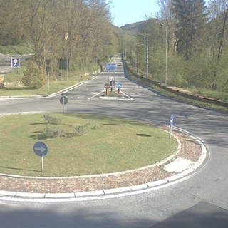 La rotonda di Ganna: la 233 è tornata percorribile (foto webcam Centro Geofisico Prealpino)