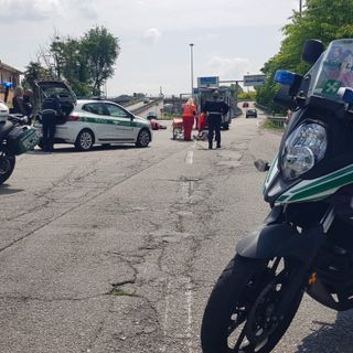 Incidente sul Sempione: motociclista a terra ai Cinque Ponti