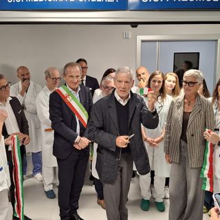 VIDEO. Bertolaso inaugura il secondo piano del Polichirurgico a Busto: «Invertita la tendenza, i medici arrivano»