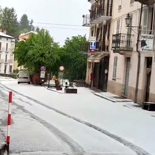 Frabosa, comune in provincia di Cuneo, appare innevato