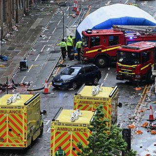 Liverpool, auto sulla folla durante festa per vittoria scudetto: 50 feriti, due sono gravi