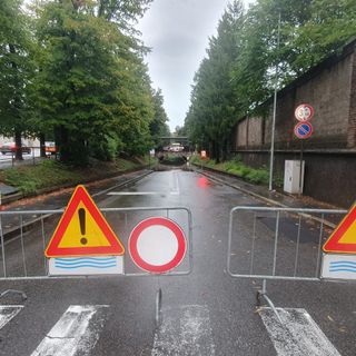 Sottopasso allagato e interdetto al traffico in via Tasso