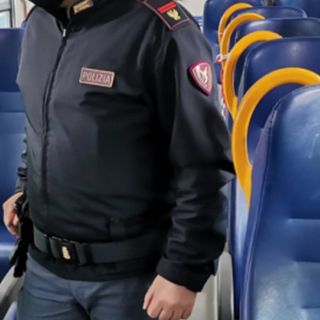 Capotreno preso a botte da un gruppo di ragazzini sul treno a Laveno: emergono nuovi dettagli