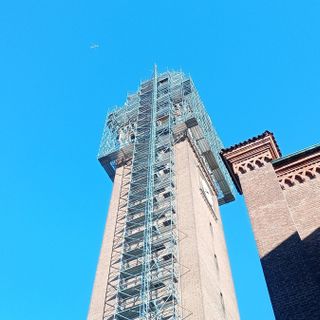 Il campanile di San Giulio a Castellanza si libera dal ponteggio