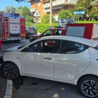 Le immagini dell'incidente all'incrocio a Cassano Magnago Le immagini dell'incidente all'incrocio a Cassano Magnago