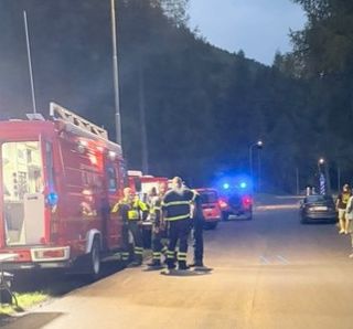 Le squadre di soccorso impegnate nelle ricerche Le squadre di soccorso impegnate nelle ricerche