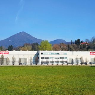 Lo stabilimento Enervit 4.0 di Erba