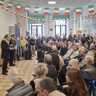 La celebrazione alle scuole Tommaseo, di poco più "anziane" della stazione Fs