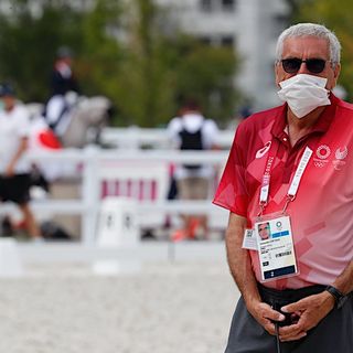 Alessandro Centinaio e sotto nella foto a Tokyo 2020 (Fise-Stefano Grasso)