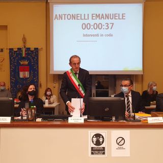 Il giuramento del sindaco Antonelli poi il discorso