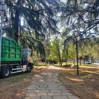 FOTO. Ripulita l’area verde vicino al tribunale di Busto: «Un biglietto da visita migliore per la città»