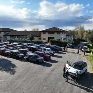 Motori e sportività: sessanta vetture di Autosalone Internazionale al quarto Raduno Land Rover