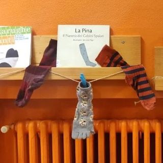La giornata dei calzini spaiati, il “gioco” e l'invito a rispettare la diversità