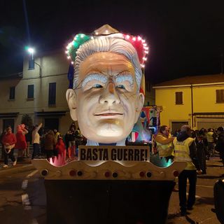 FOTO E VIDEO. Il Carnevale notturno illumina il centro di Olgiate