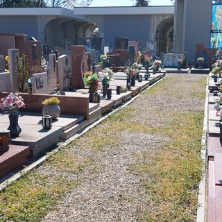 «Troppa incuria al cimitero di Olgiate. L’amministrazione si impegni a risolvere il problema»