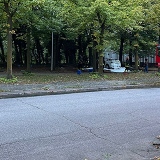 Busto, auto in fiamme in via Ugo Mara