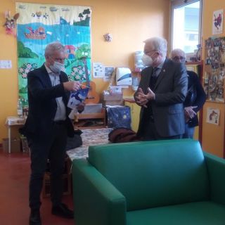 Donazione alla Pediatria di Busto: sei poltrone letto con materasso per i genitori dei piccoli ricoverati