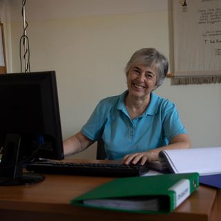 Giovanna era figlia del maestro Francesco Fossati e di Lucia Sandroni, anche lei insegnante di musica: una famiglia che l'aveva educata con fede e valori solidi