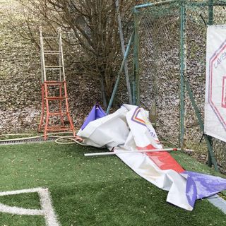 Partita &quot;abusiva&quot; senza mascherina e danneggiamenti: sfregiato il campo della Lavena Tresiana a Cremenaga