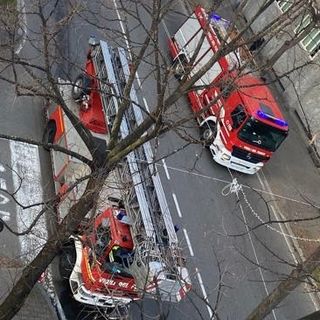 FOTO. Scontro tra un mezzo dei vigili del fuoco e un'auto: due feriti a Busto
