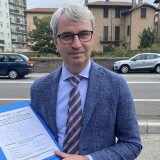 VIDEO. Galimberti in largo Flaiano: «La Lega ha perso il treno, noi no. Tra un anno e mezzo queste code non ci saranno più»