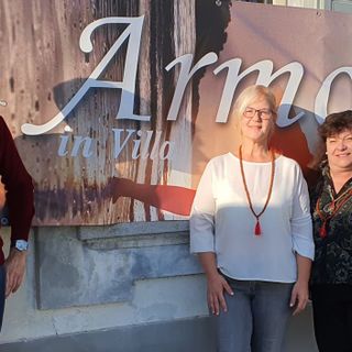 Andrea Pisani con le promotrici della manifestazione