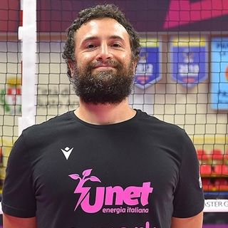 Marco Candiloro, fisioterapista, in questi giorni al lavoro con la E-work Busto Arsizio (foro dalla pagina Fb della società)