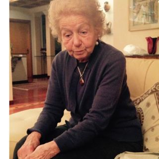 Varese festeggia i 100 anni di Anna Ghittoni: «Il segreto della longevità? Un cucchiaio di miele alla mattina»