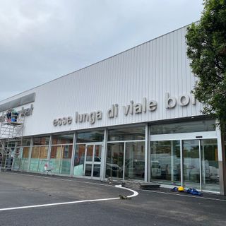 Rinasce l'Esselunga di viale Borri: a giorni l'apertura al pubblico