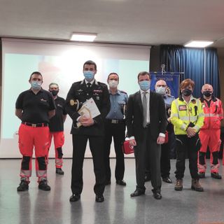 Da Sos Malnate e Rotary Insubriae Malnate due defibrillatori per i carabinieri