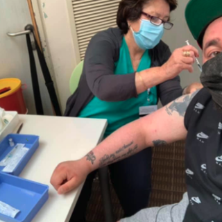 Da Luino un messaggio al piccolo Eitan: «L’abbraccio più forte lo hai già ricevuto, ma noi siamo qui per accompagnare i tuoi passi»