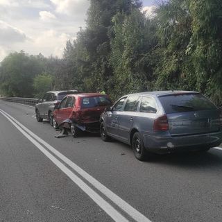 Varese, scontro fra più auto in via Autostrada: soccorse cinque persone, tra loro due bambini Varese, scontro fra più auto in via Autostrada: soccorse cinque persone, tra loro due bambini