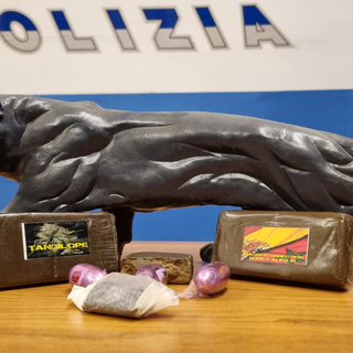 A vent'anni spacciava hashish nei parchi di Busto: preso dalla polizia con tre etti di droga