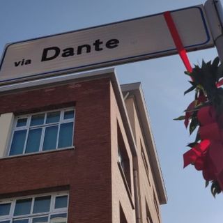 Busto, una corona di alloro in via Dante. «Usciremo dall’inferno della pandemia» Busto, una corona di alloro in via Dante. «Usciremo dall’inferno della pandemia»