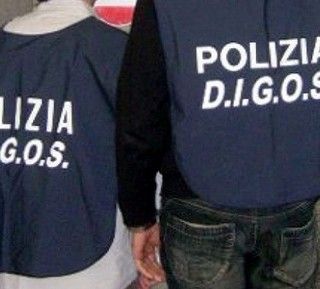 Gruppi No Vax e No Green Pass, perquisizioni della Digos all'alba in provincia di Varese