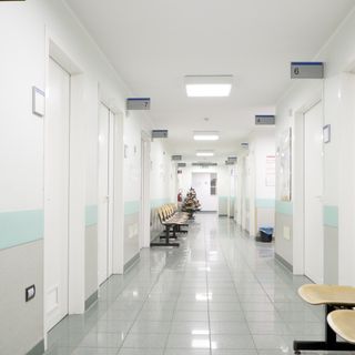 Asst Sette Laghi ancora senza farmaci, Astuti (Pd): «Regione immobile, situazione sempre più grave»