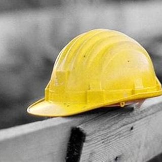 Arresto cardiaco mentre lavora in cantiere, uomo di 62 anni muore a Luino Arresto cardiaco mentre lavora in cantiere, uomo di 62 anni muore a Luino