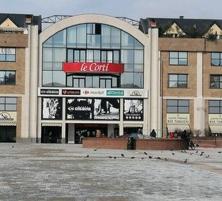 Piazza Repubblica rinnovata si prepara ad accogliere il mercato