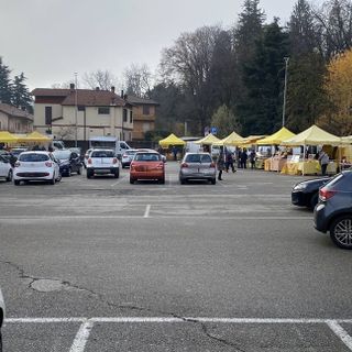 Anziano colpito da malore, momenti di paura davanti al mercato