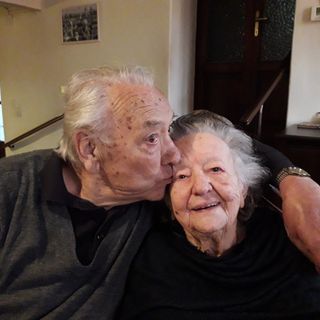 Porto Ceresio, quando l'amore è più forte del tempo. Fulvia ed Enrico festeggiano 75 anni di matrimonio