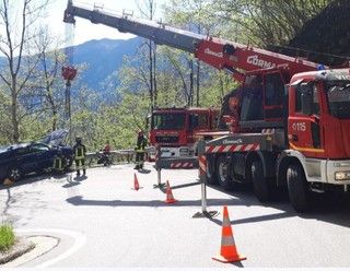 Varesino muore nella sua auto uscita di strada su un tornante in Valle Antrona