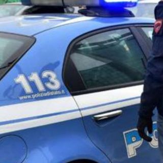 Maltrattava la compagna con violenza anche davanti ai figli: la polizia mette fine all'incubo